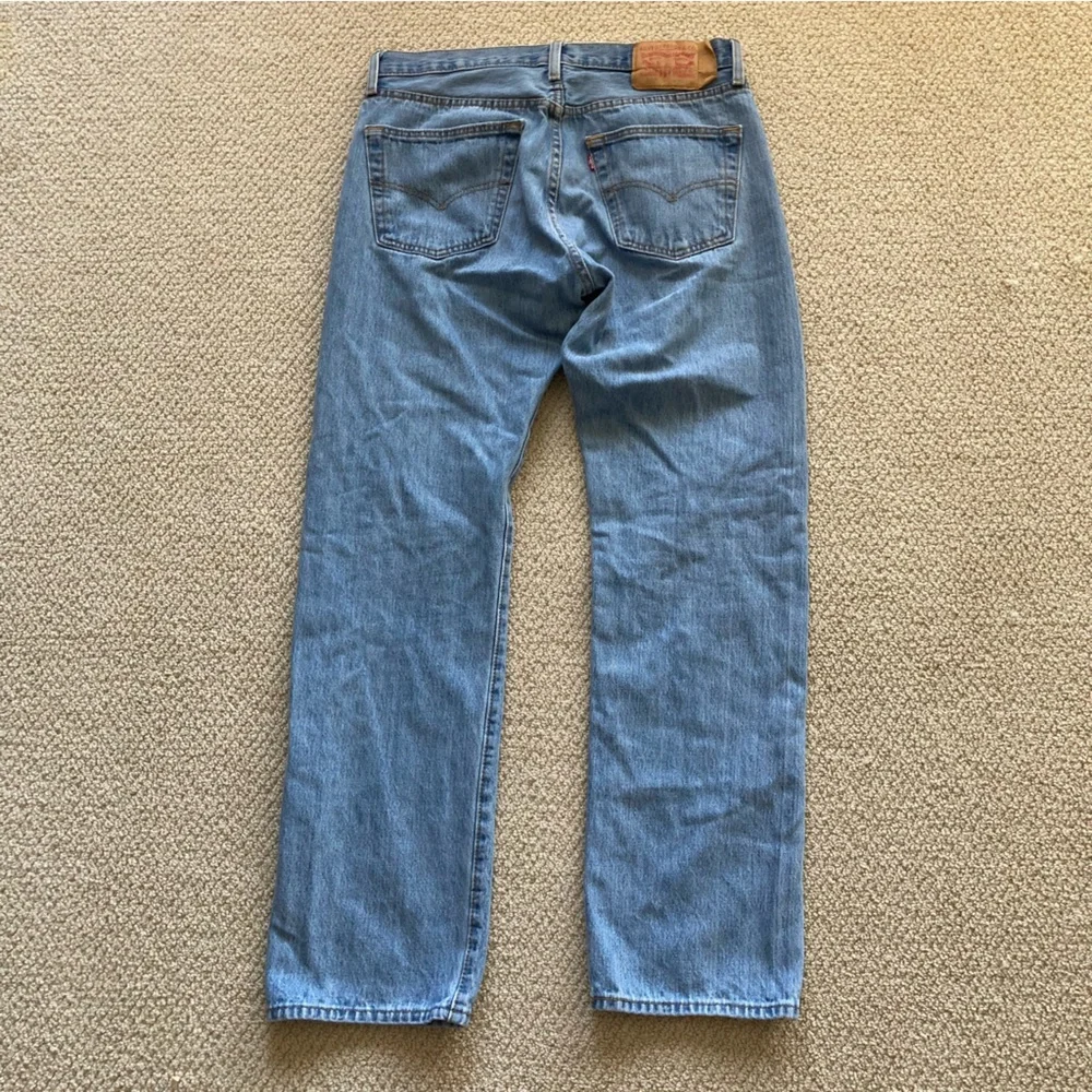 Levi’s 501 Jeans Men’s Size 33 x 32 Medium Wash Pants 100% Cotton Straight Leg